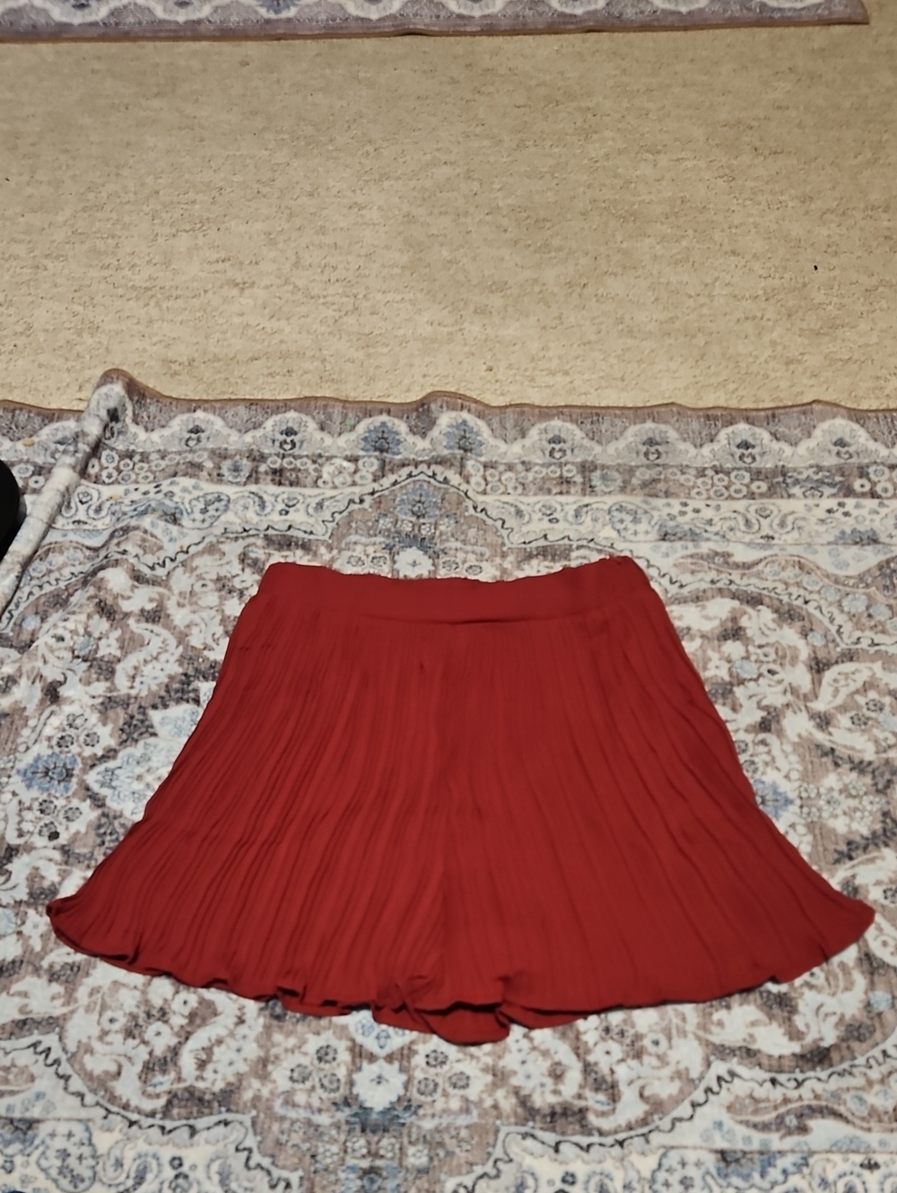 Pleated High-Waist Lined Women's Shorts in Red